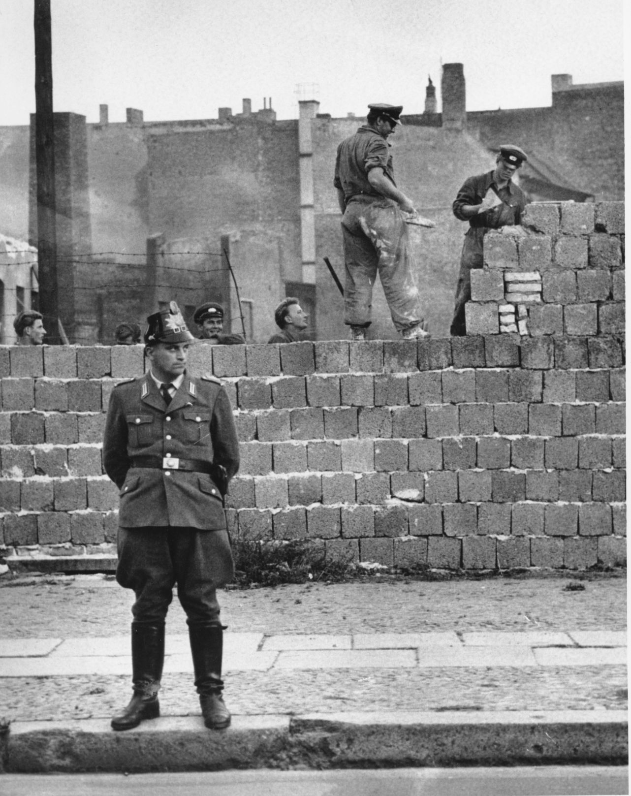 1961: BERLIN WALL CONSTRUCTION